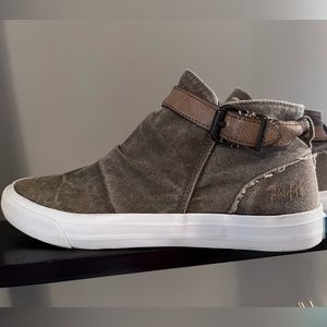 Women’s Blowfish Malibu high top sneaker size 9.5